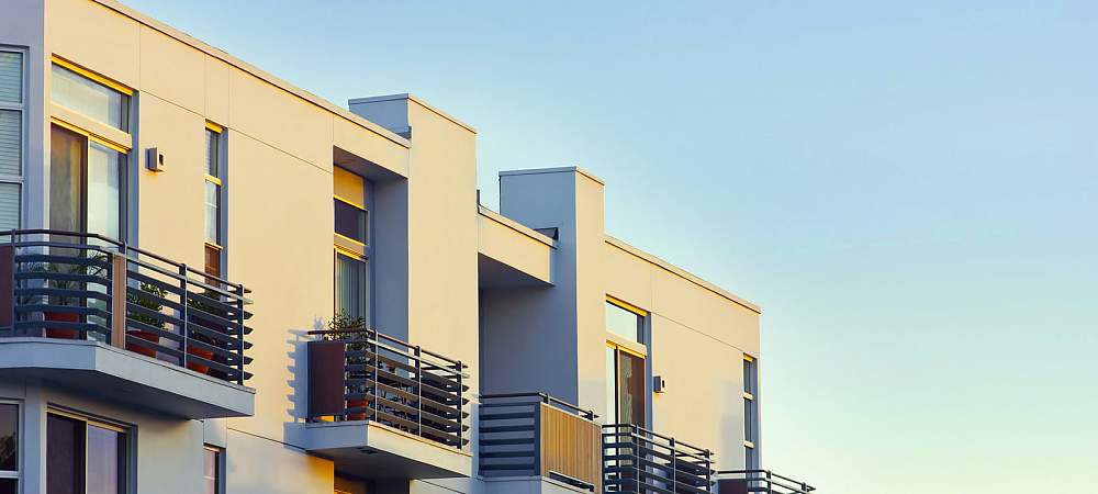 Mehrfamilienhaus mit Balkonen 
- © Shutterstock