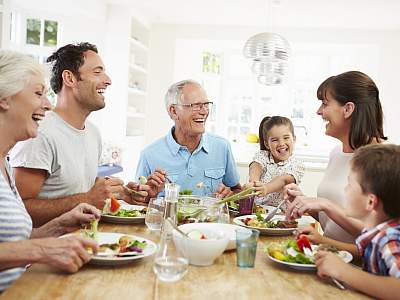 Mehrgenerationenhaushalt - Shutterstock