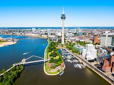 Düsseldorf Fernsehturm - Shutterstock