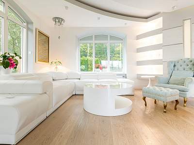 weißes Wohnzimmer - Shutterstock