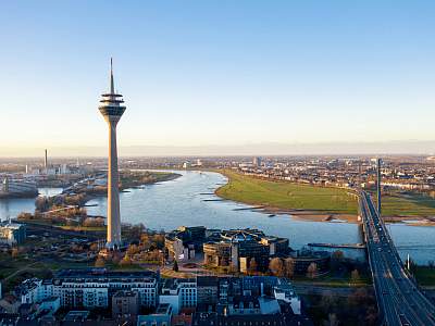 Düsseldorf Stadtbild - Shutterstock