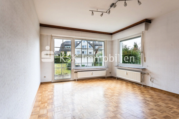 https://www.ksk-immobilien.de/immobilien/einfamilienhaus-mit-einliegerwohnung-oder-doppelbaugrundstueck-125610/?utm_source=portale