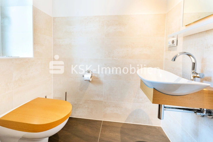 127033 Badezimmer Erdgeschoss