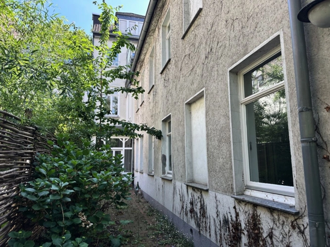 Rückansicht Anbau und Wohnhaus