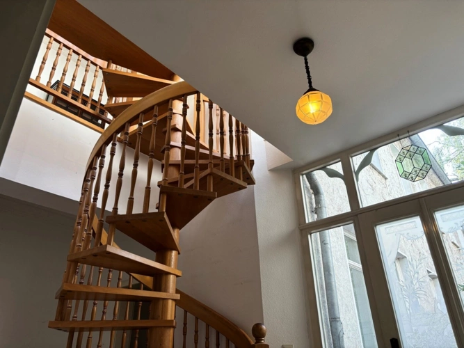 EG Treppenhaus innen zum OG