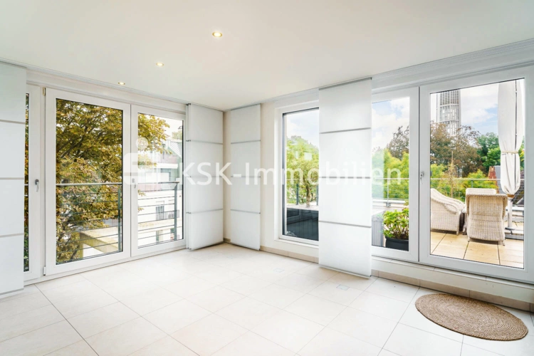 132095 Zimmer mit Austritt zur Dachterrasse 4. Obergeschoss