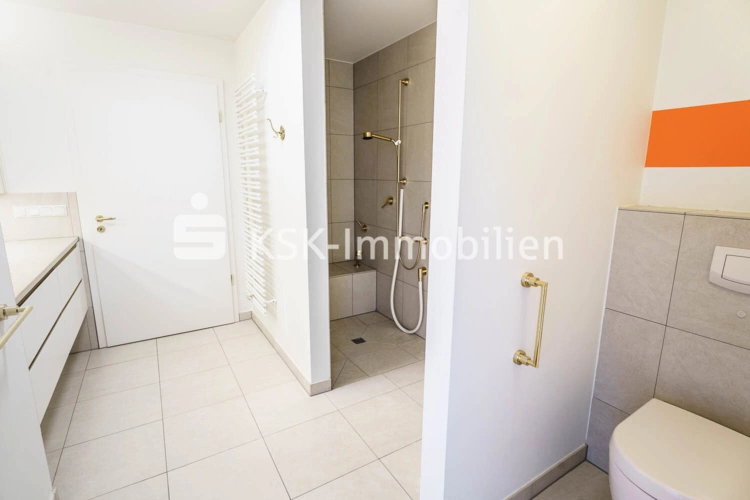 132095 Badezimmer 3. Obergeschoss