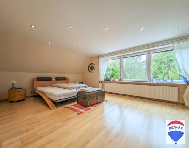 Remax-106