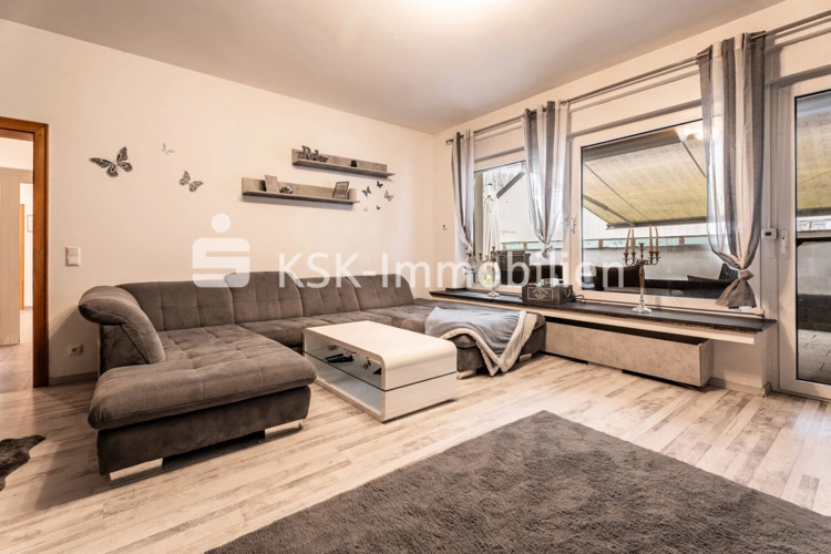 126146 Wohn- und Esszimmer