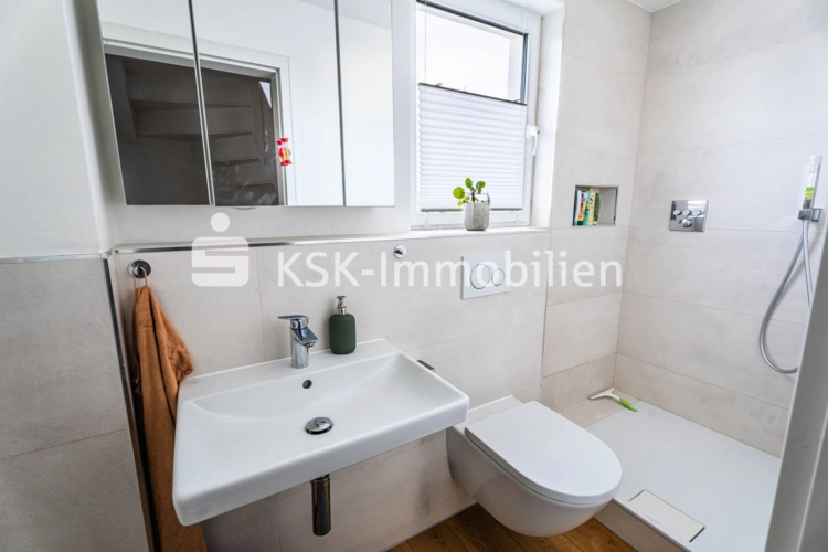 143975 Obergeschoss 2 Badezimmer