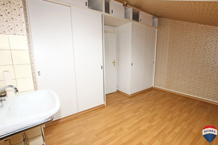 Schlafzimmer 4