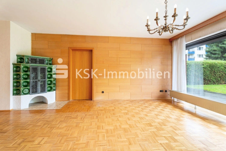 139178 Wohnzimmer mit Kachelofen Erdgeschoss