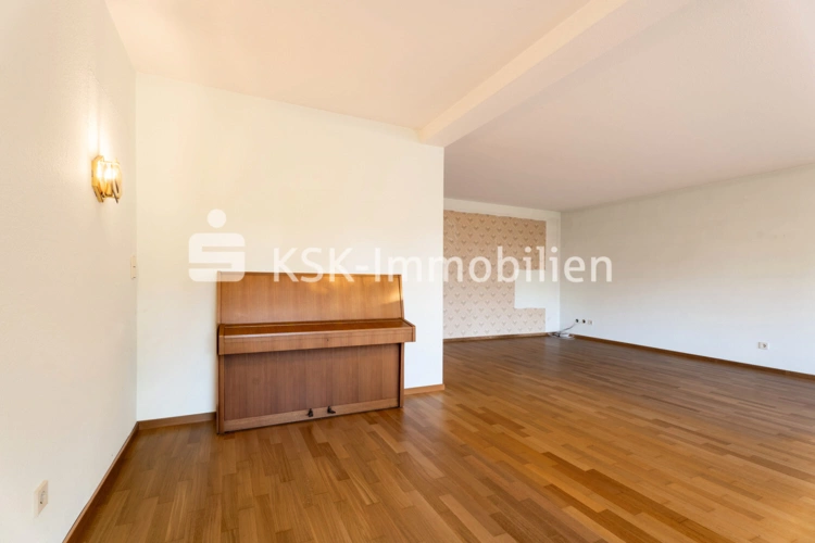 142384 Wohn- und Esszimmer