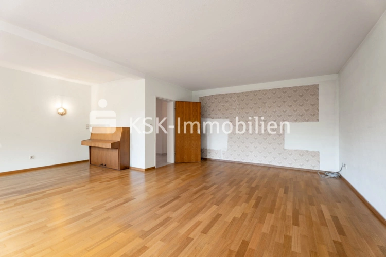 142384 Wohn- und Esszimmer
