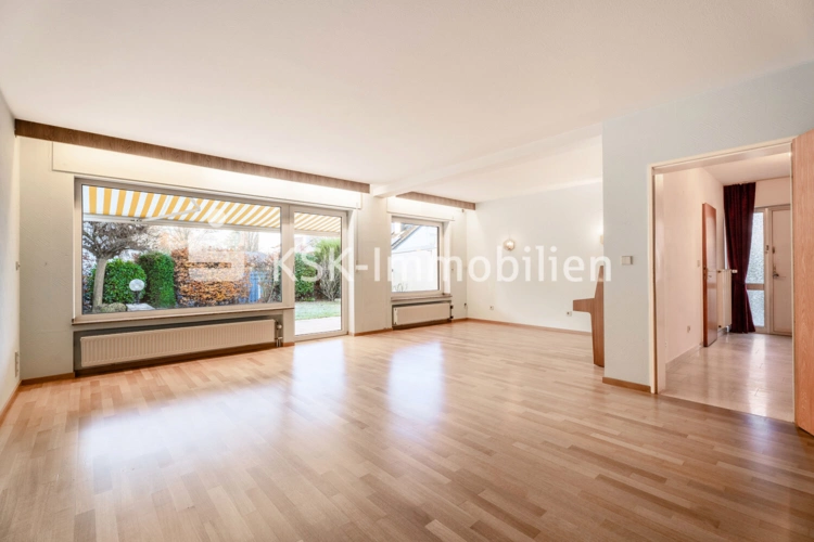 142384 Wohn- und Esszimmer