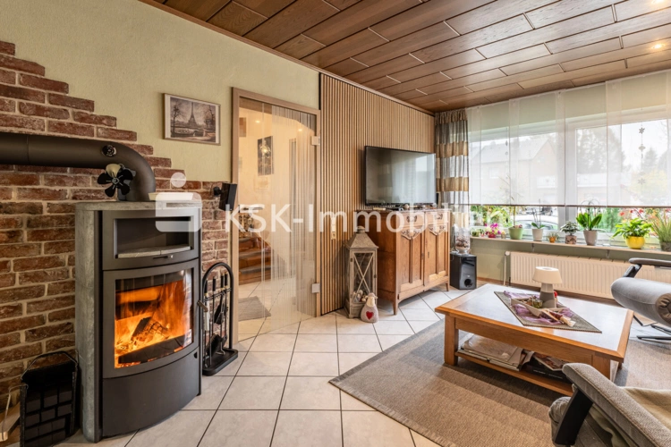 142809 Wohn- und Esszimmer
