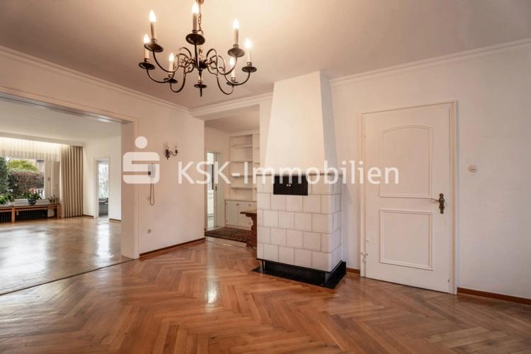 144106 Haus links Wohn- und Essbereich