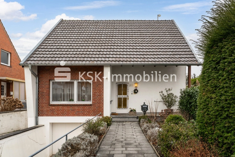 144106 Haus links