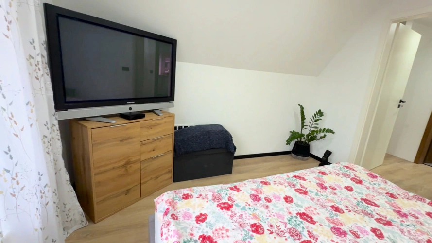 Schlafzimmer 1