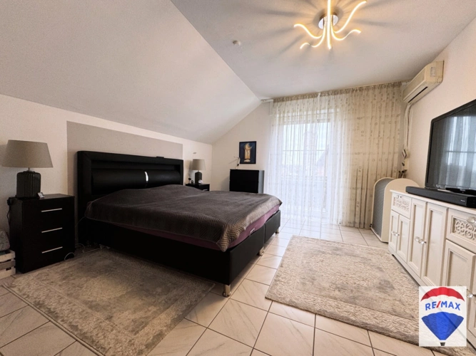 Schlafzimmer 1 OG