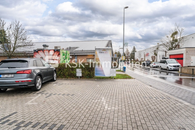 143537 Außenansicht Parkplätze