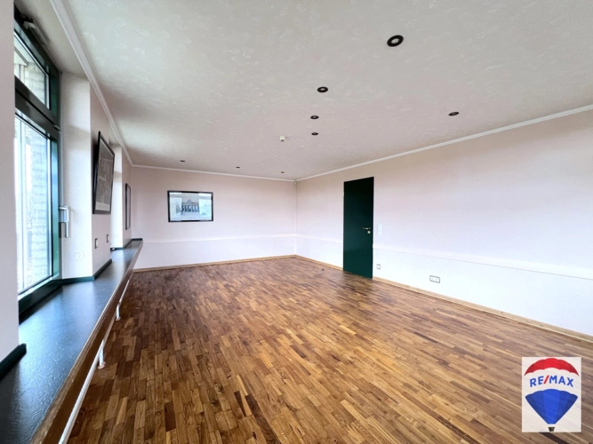 Büro links OG