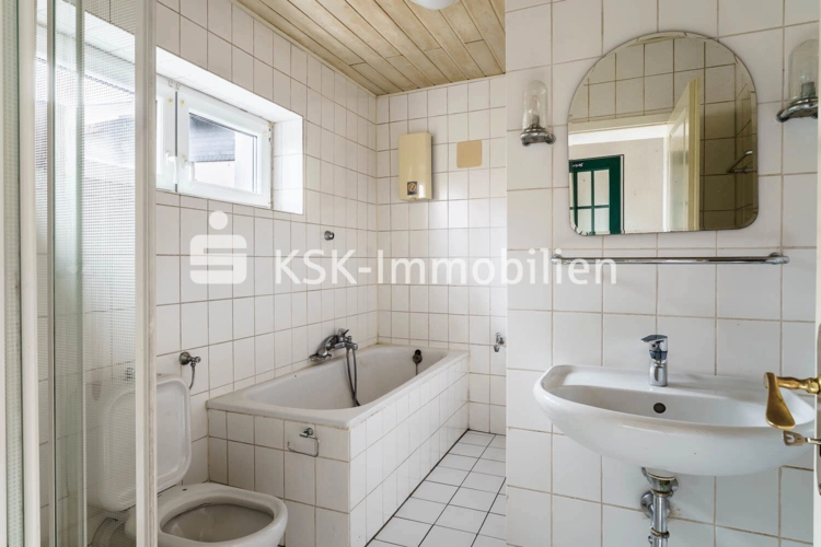 143893 Badezimmer Erdgeschoss