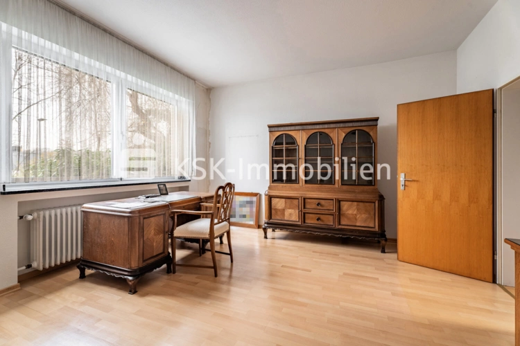 https://www.ksk-immobilien.de/immobilien/exklusives-anwesen-in-beliebter-lage-von-horrem-147067/