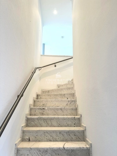 Treppe zum Wohnbereich