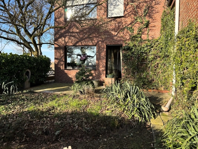 kleine Terrasse am Wohnzimmer
