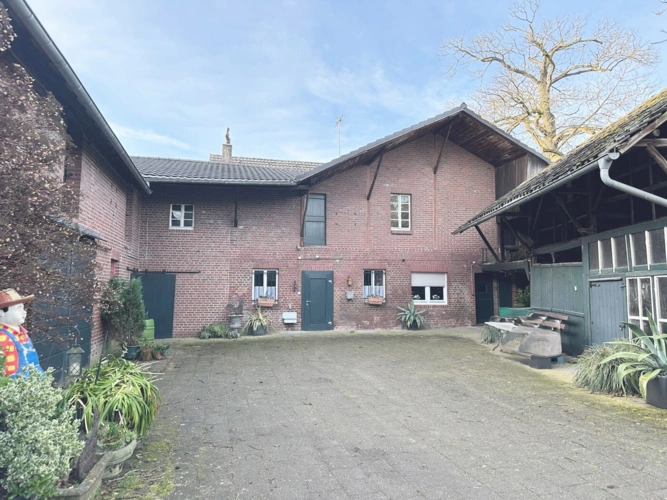 Innenhof mit Wohnhaus