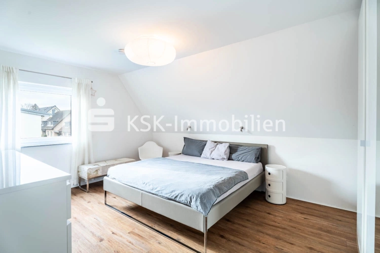 130851 Zimmer Dachgeschoss
