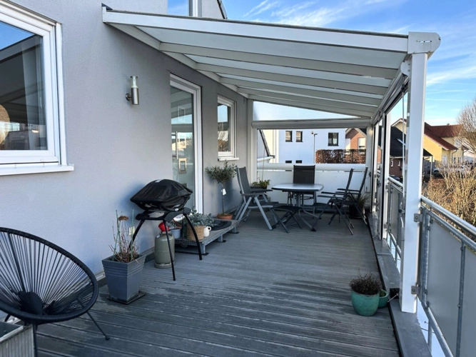 OG Terrasse mit Überdachung und Eingang