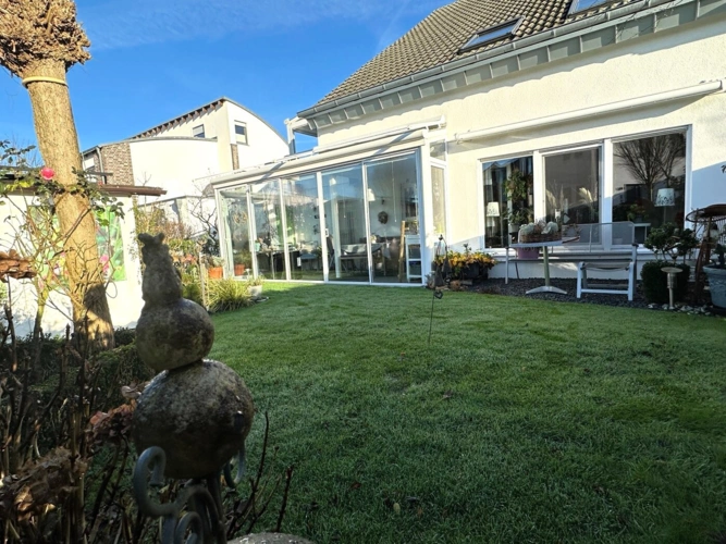 Garten-Rückansicht-Wohnhaus