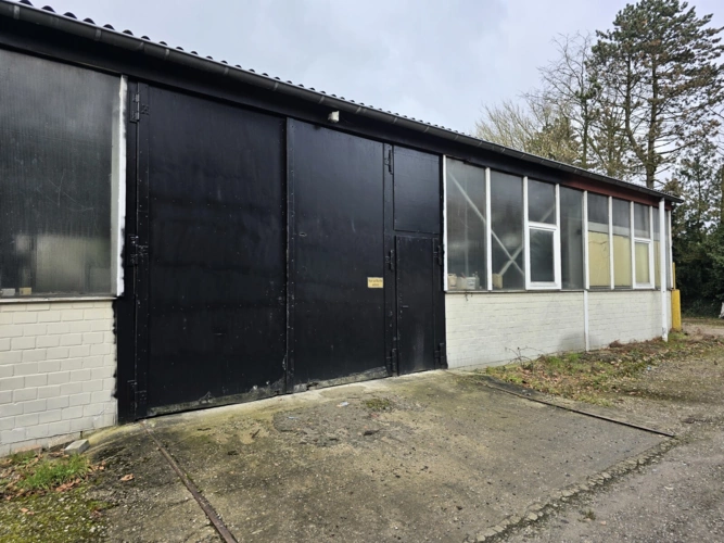 Hallentor (hintere Halle)
