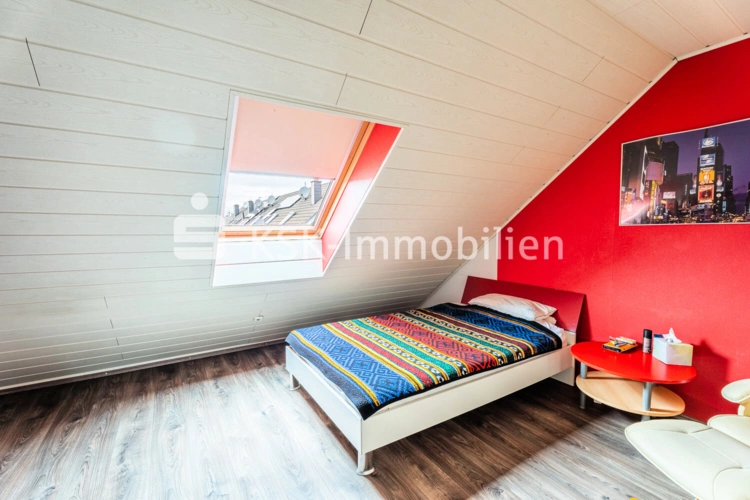 146111 Zimmer Dachgeschoss