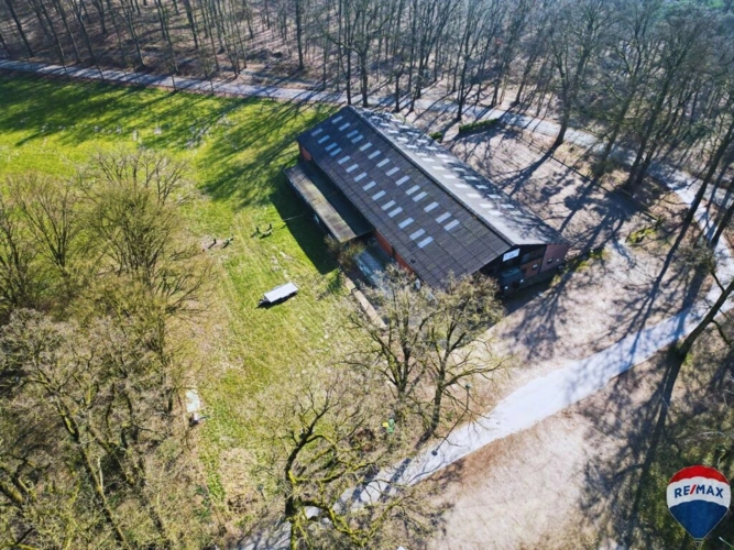 Reithalle mit Vereinsheim