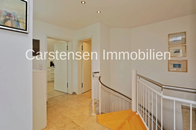 Treppe ins 2. OG
