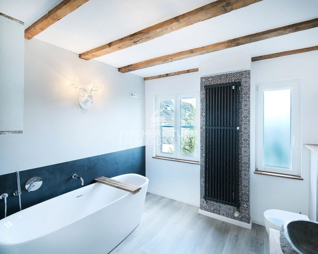 Wannenbad mit Fenster