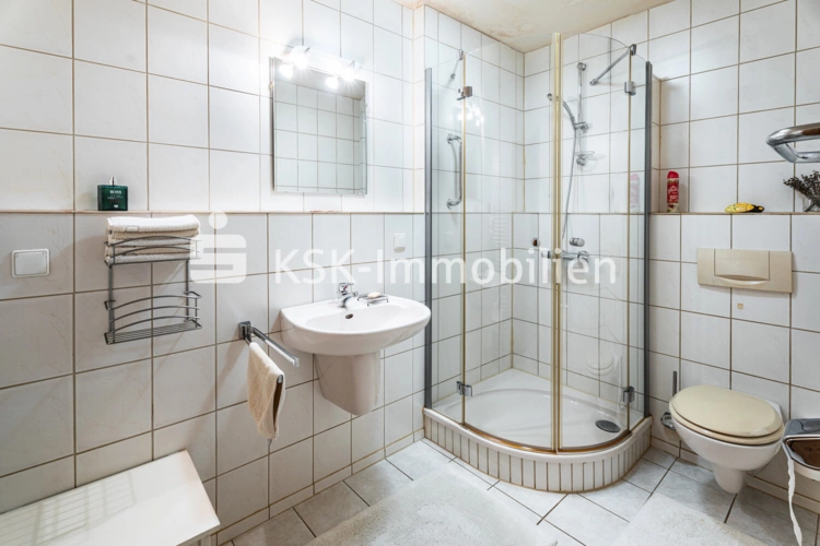 132276 Erdgeschoss Badezimmer