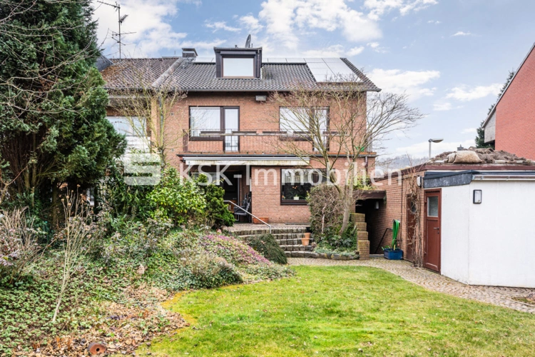 https://www.ksk-immobilien.de/immobilien/frechen-habbelrath-grosszuegige-doppelhaushaelfte-in-ruhiger-lage-132276/