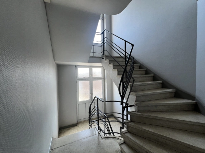 Hausflur mit Treppenaufgang