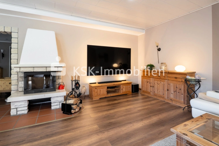 126085 Wohn- und Esszimmer