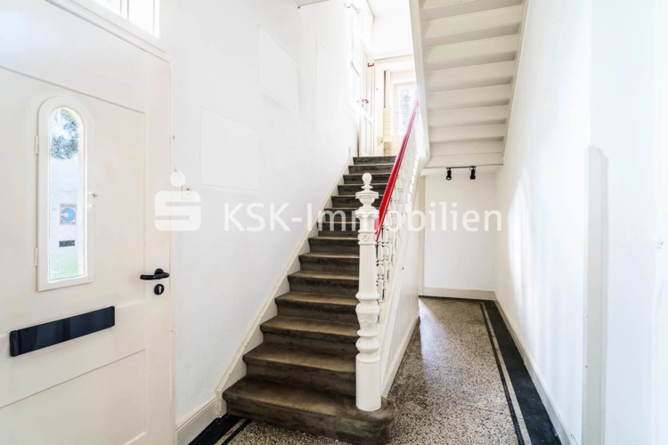123240 Treppenhaus Erdgeschoss