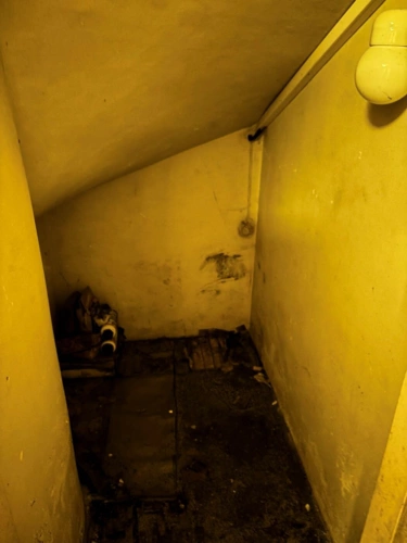 UG Raum unter Treppe