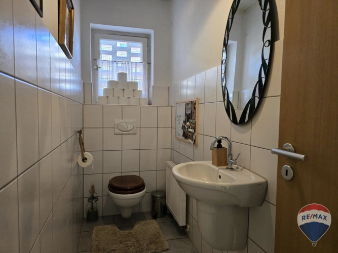 Gäste WC mit Fenster (EG)