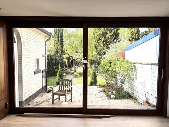 Wohnzimmerblick in den Garten
