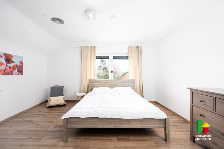 Schlafzimmer DG
