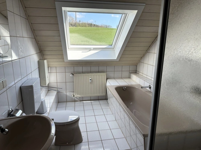 Bad mit Wann und Dusche