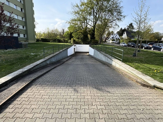 Tiefgarageneinfahrt